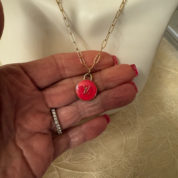 Louis Vuitton zipper pull necklace - Picture 3 of 4